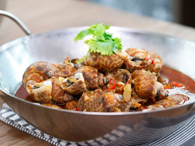 Ốc xào cay thử ngay kẻo lỡ