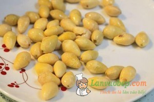 Chuẩn bị bạch quả ngâm mềm nấu cháo sen bạch quả