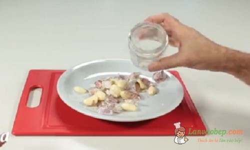 Các mẹo bóc tỏi cực nhanh và đơn giản dễ làm