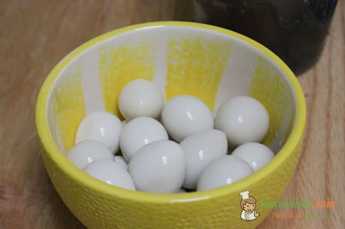 Trứng cút kho mặn, món ăn dễ làm cho bé ngon cơm