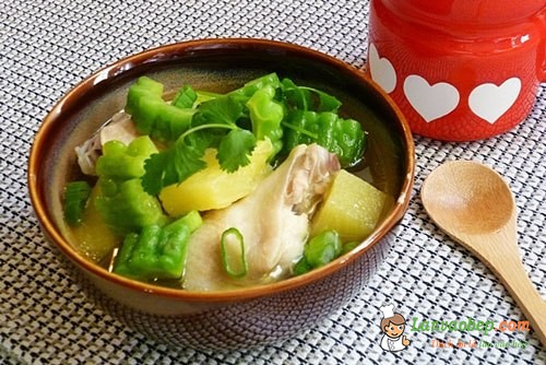 Cách nấu canh gà dứa và khổ qua ngon