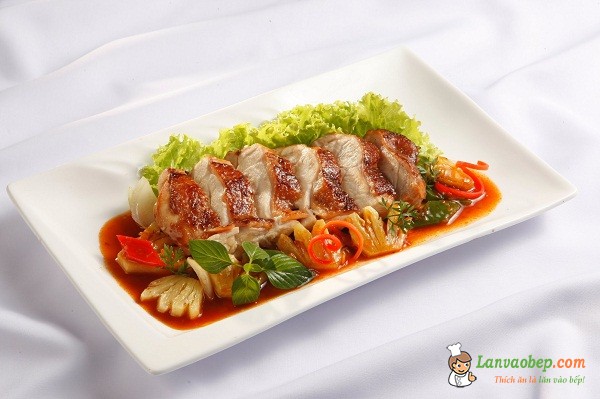 Đổi món với món đùi gà áp chảo xốt thơm