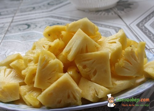 Chọn dứa chín làm mứt dứa dẻo ngon hơn