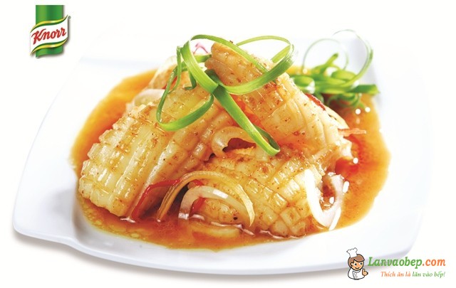 Hấp dẫn với món mực khìa quả dừa 