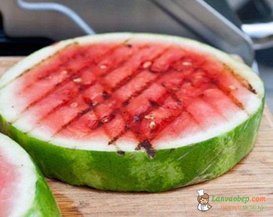 Salad dưa hấu nướng cực lạ bạn ăn chưa?