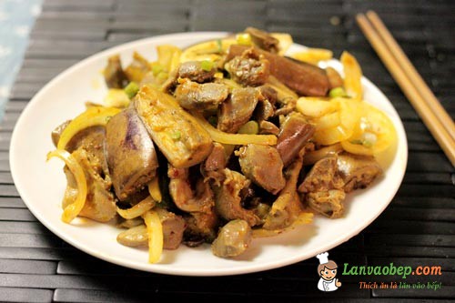 Món mề gà xào cà tím giòn dai sần sật