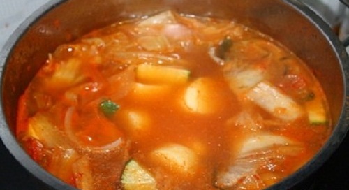 Cách nấu canh kim chi thịt bò cay ngon hấp dẫn
