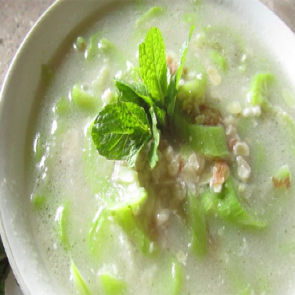 Trở về tuổi thơ với món canh mướp lạc ngọt bùi