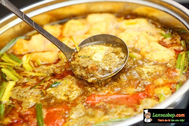 Hướng dẫn cách làm món lẩu riêu cua sườn sụn cho ngày cuối tuần sum họp